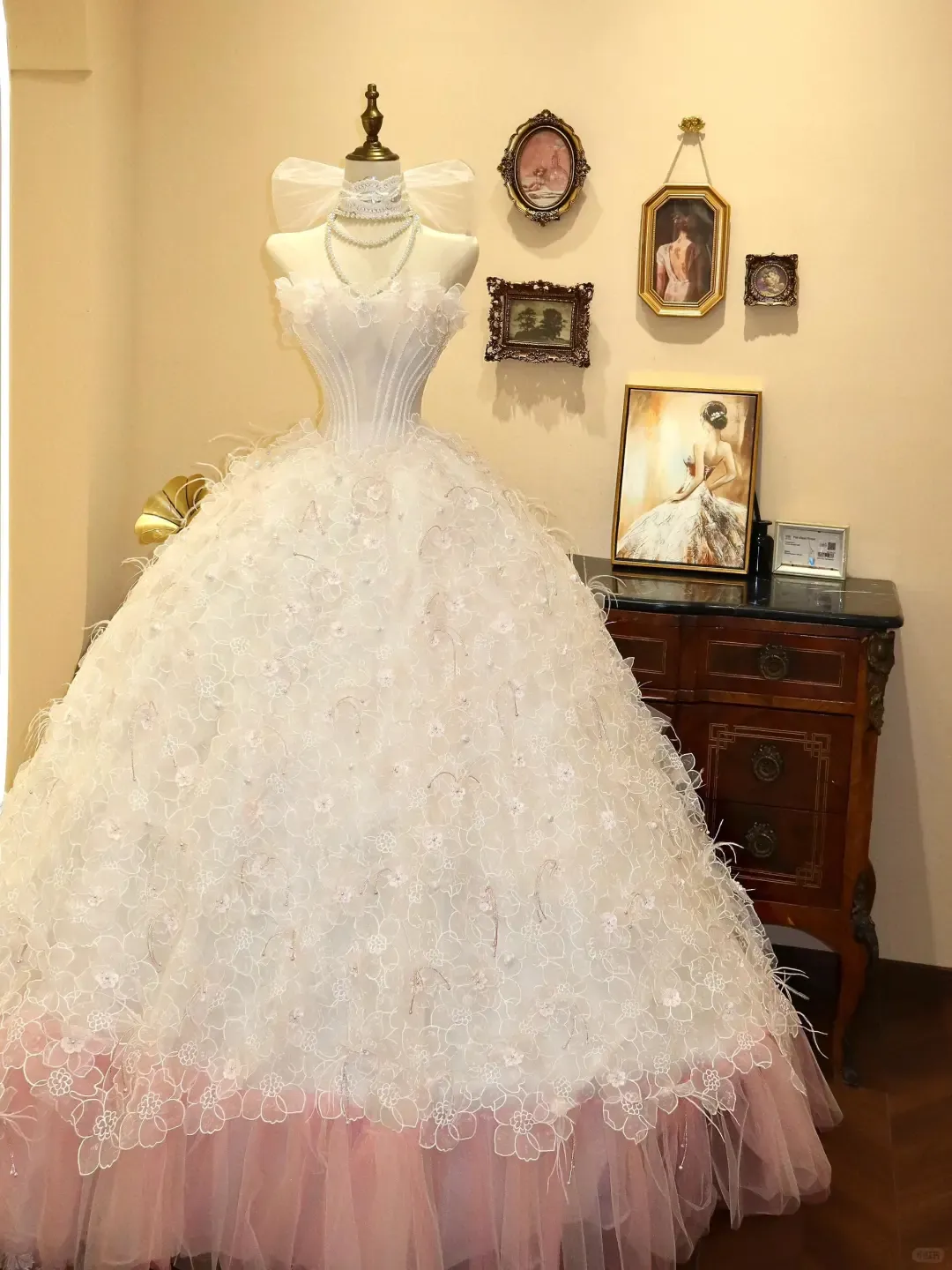 Diynav Strapless Lace Flowers Feathers Ball Gown,White A Line Prom Wedding Dress HZ1017