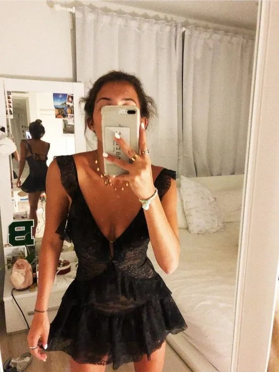 Diynav V Neck Black Lace Homecoming Dress Sleeveless Party Dress HZ1017