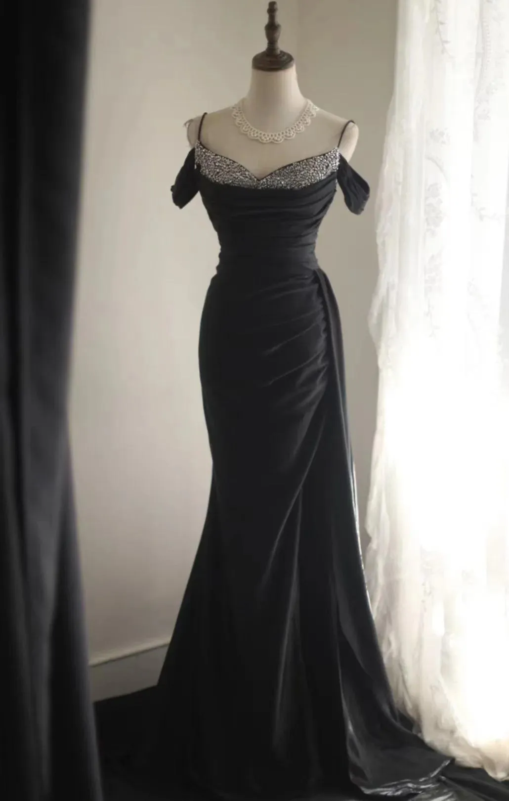 Elegant Black Mermaid Spaghetti Strap Satin Diamond Long Prom Dress Simple Evening Dress HZ1108