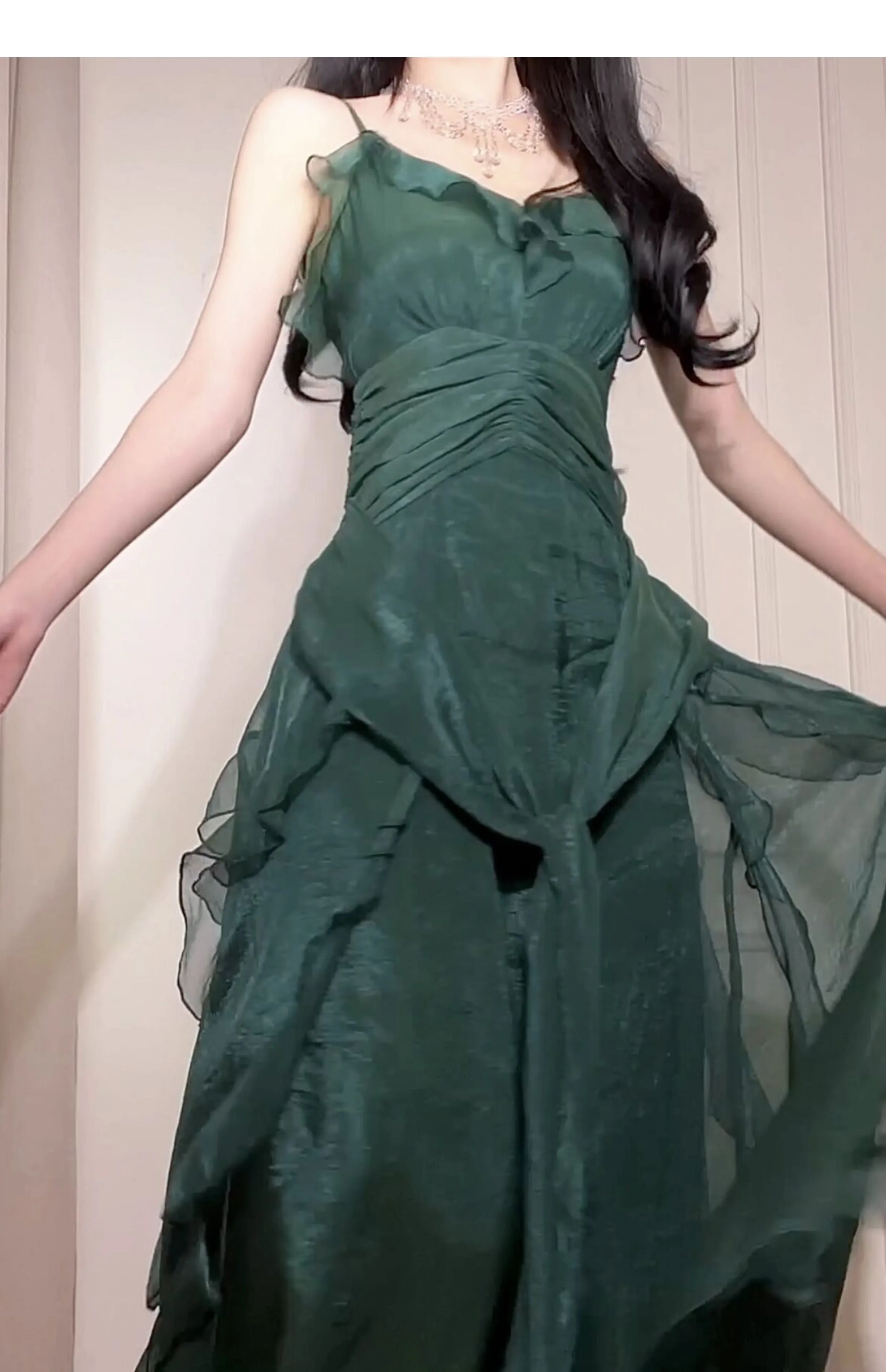 Vintage Green A-Line Spaghetti Strap Chiffon Long Prom Dress V-Neck Layered Evening Gown HZ1108
