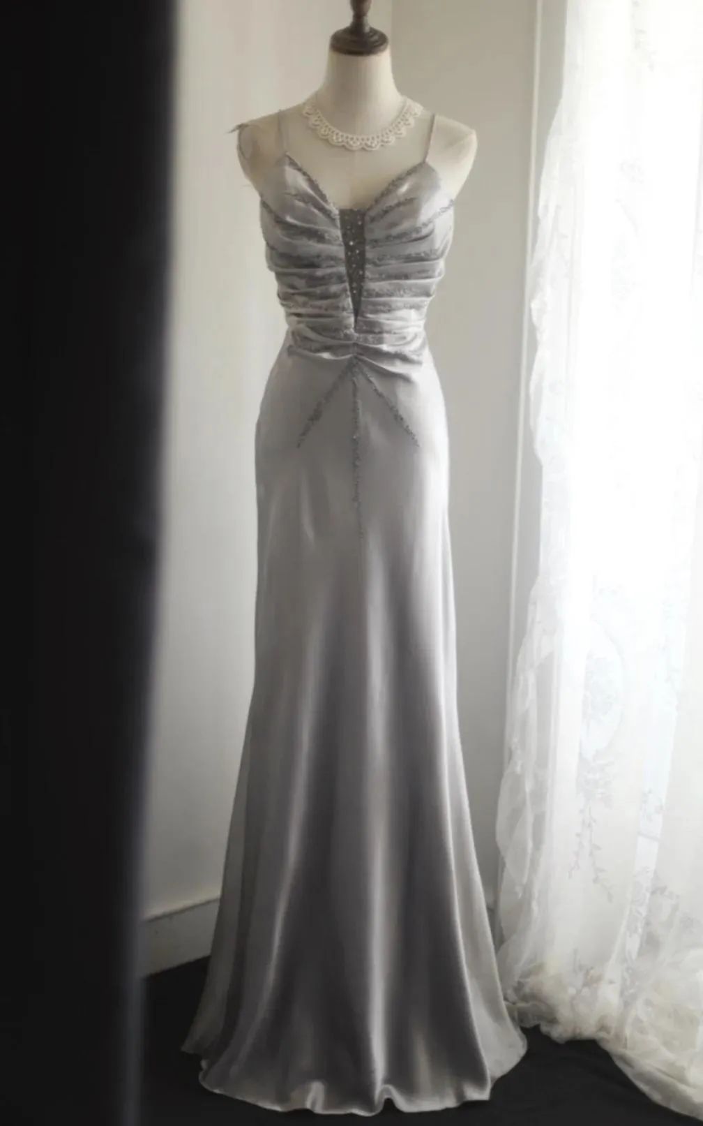 Silver Meimaid Satin Spaghetti Straps Beaded Long Prom Dress Sweetheart Neckline Formal Evening Dress HZ1108