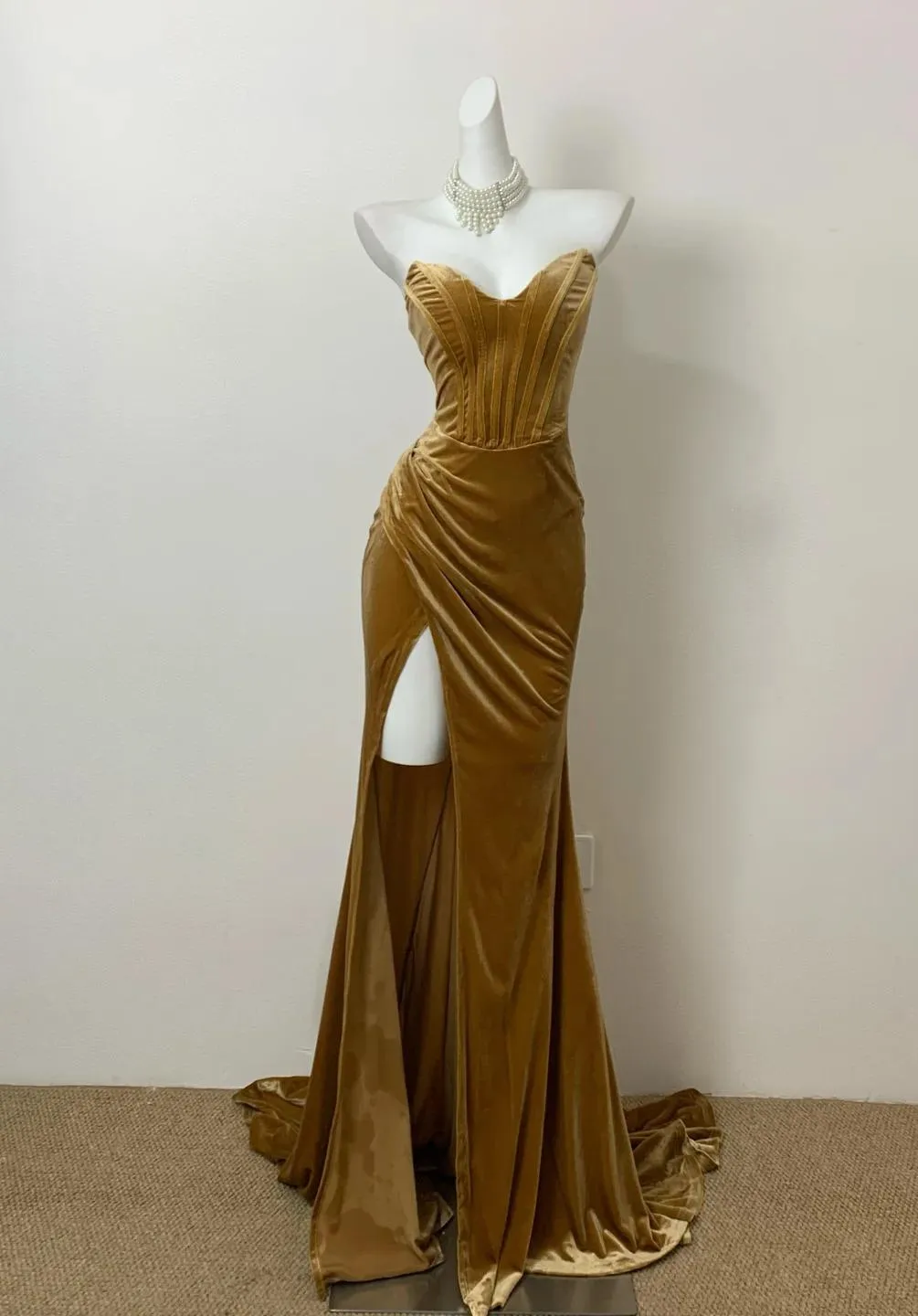 Elegant Mermaid Sweetheart Neck Velvet Long Prom Dress Strapless Formal Evening Gown HZ1108