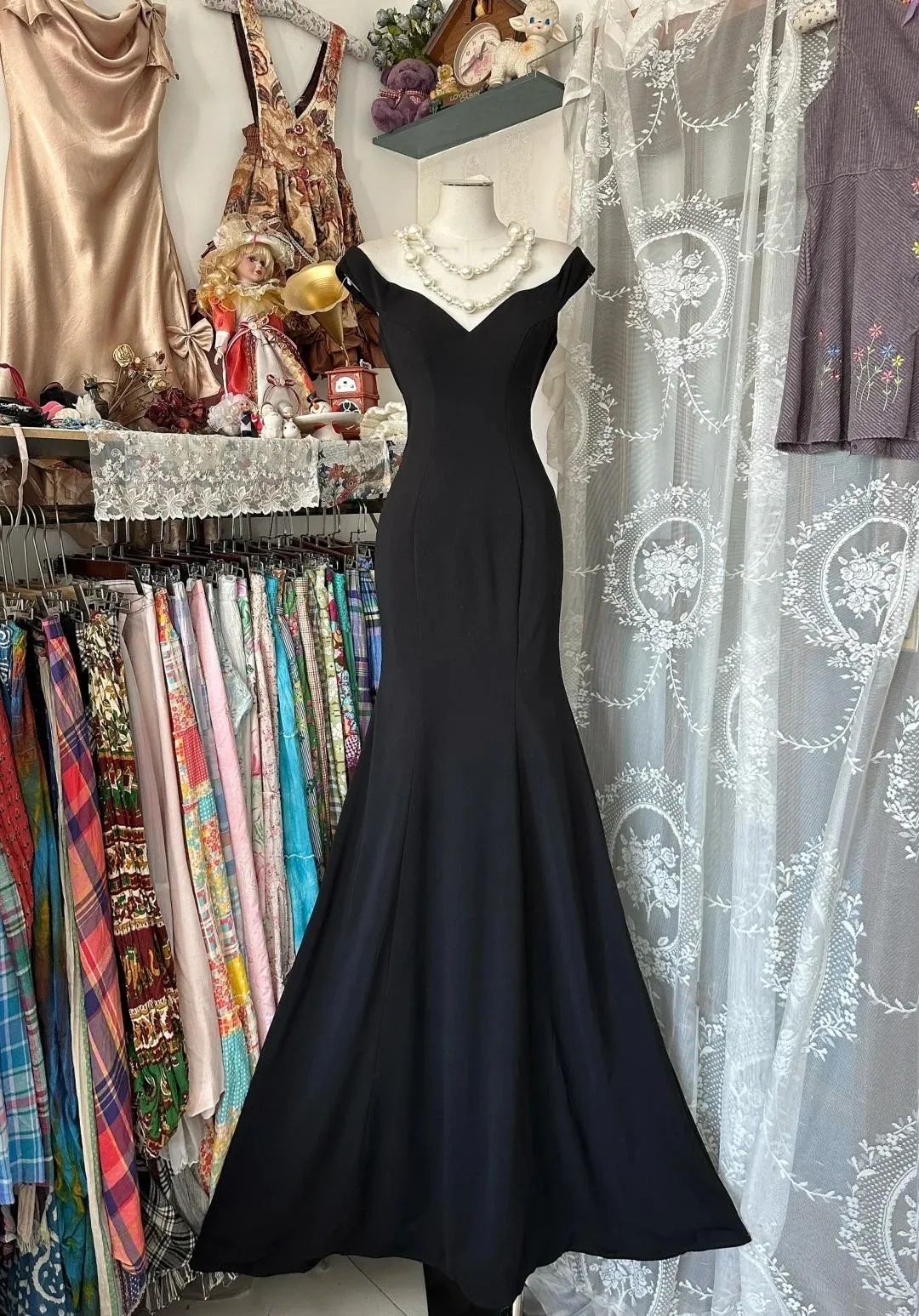 Elegant Black V-Neck Satin Mermaid Long Prom Dresses Formal Evening Gowns HZ1108