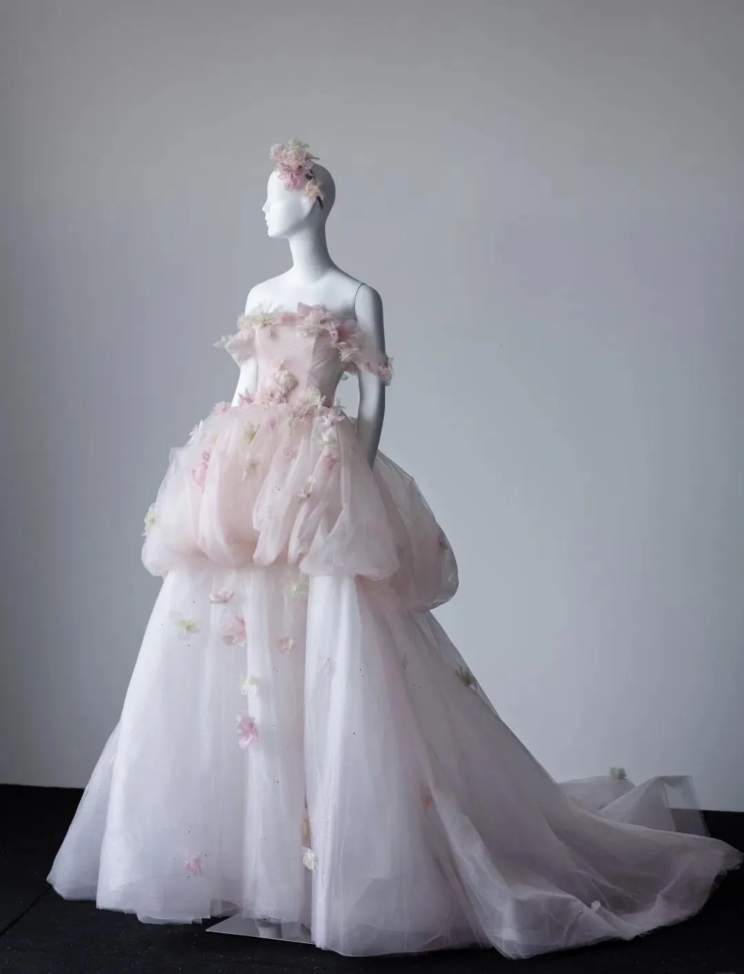 Fairytale Light Pink Off-the-shoulder A-Line Tulle Applique Train Wedding Dress HZ1108