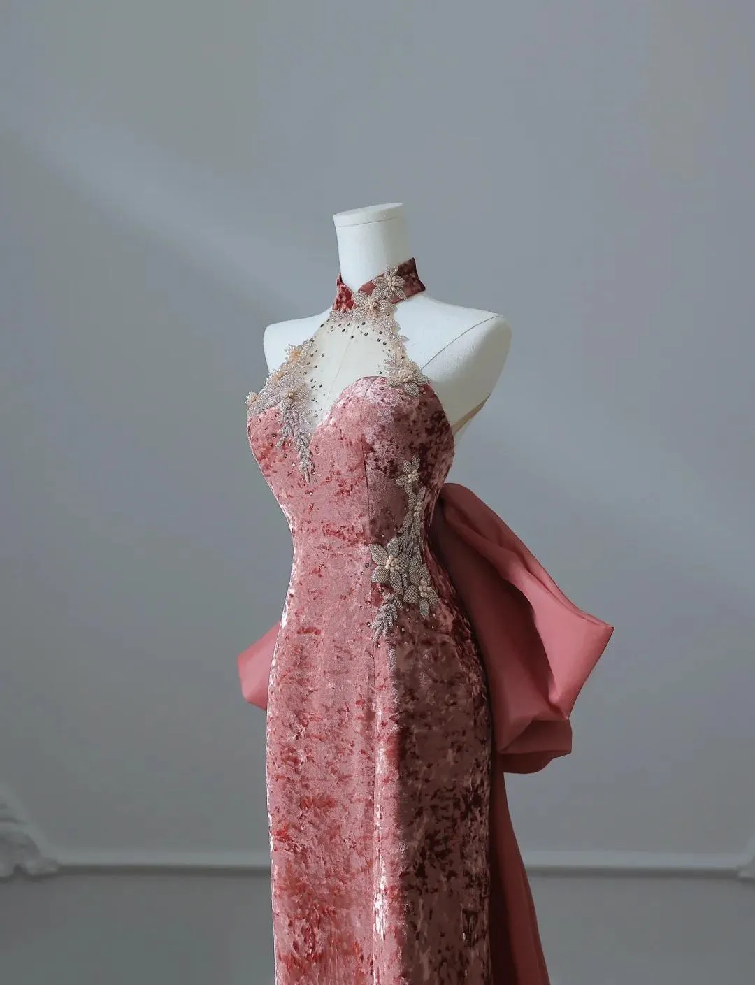 Elegant Dark Peach Mandarin Collar Sheath Printed Velvet Long Prom Dresses Formal Evening Gowns HZ1108 - Image 2