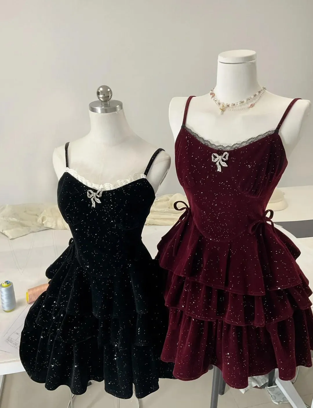 Gorgeous Burgundy/Black Spaghetti Straps Glitter Velvet A-Line Short Evening Gowns Sweet Homecoming Dress HZ1108