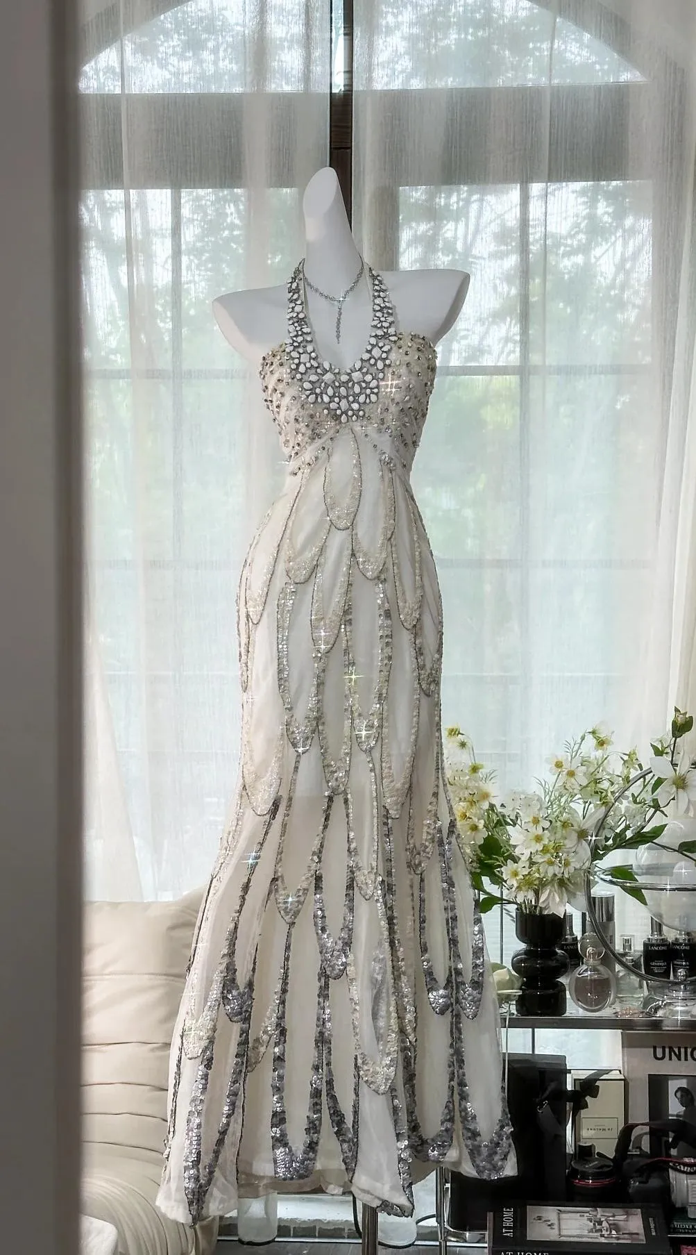 Gorgeous White Halter Neck A-Line Chiffon Sequin Long Prom Dresses Formal Evening Gowns HZ1108