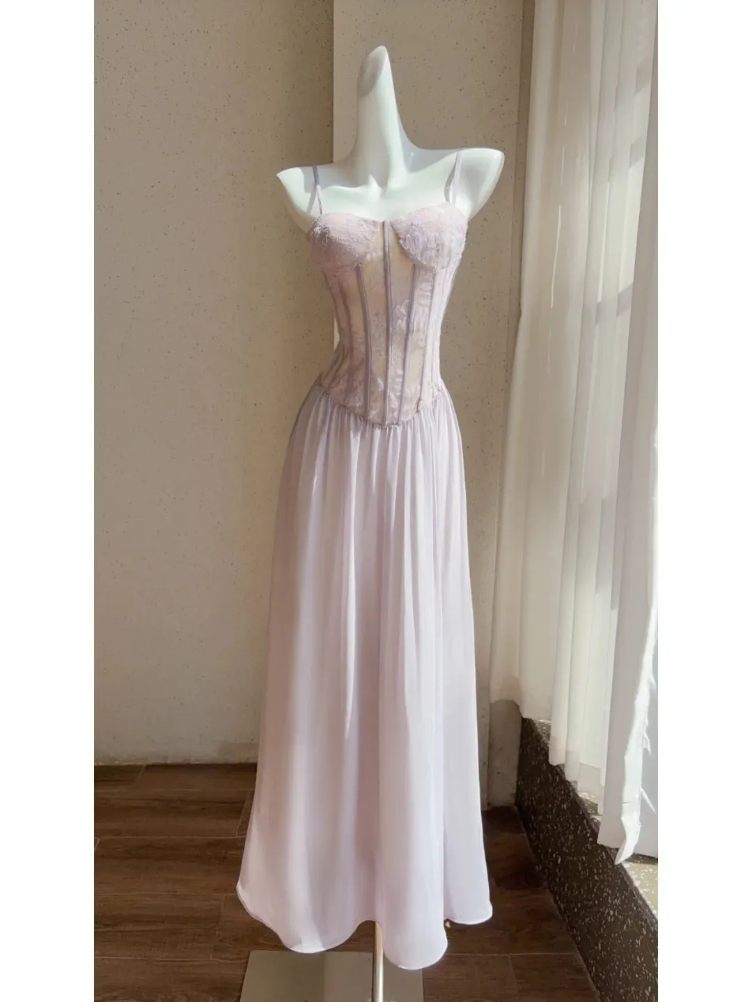 Stunning Light Purple Spaghetti Strap A-Line Chiffon Long Prom Dresses Formal Evening Gowns with Lace Appliques HZ1108
