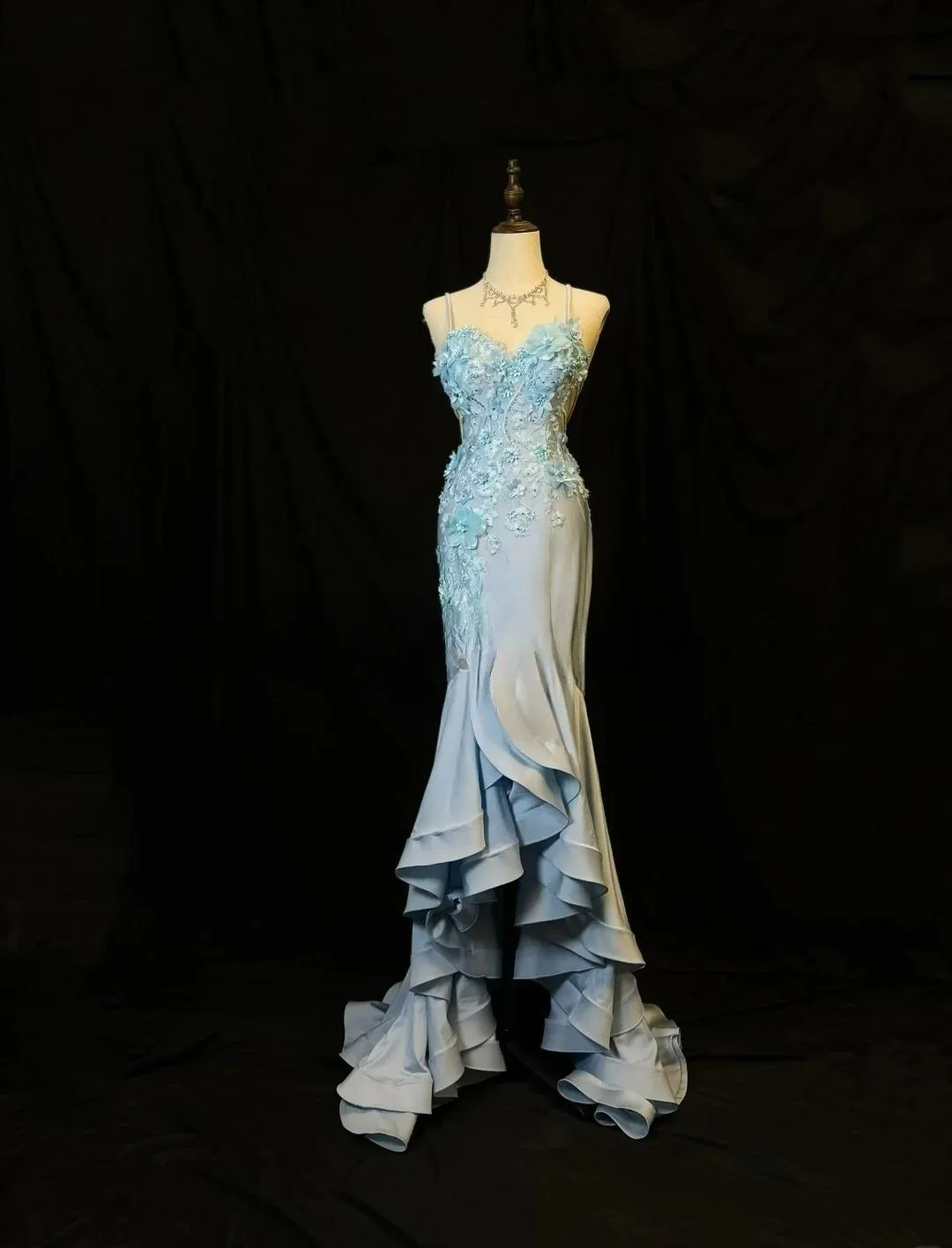 Gorgeous Blue Spaghetti Straps Mermaid Satin Long Prom Dresses Vintage Evening Gowns with Appliques HZ1108