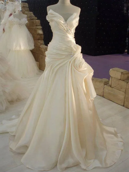 Diynav Cream Satin Wedding Dress with Beadings Elegant Long Bridal Dress HZ1017