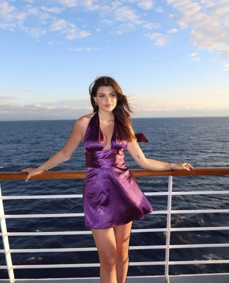 Diynav Halter V Neck A Line Satin Short Prom Dress Homecoming Dress HZ1017